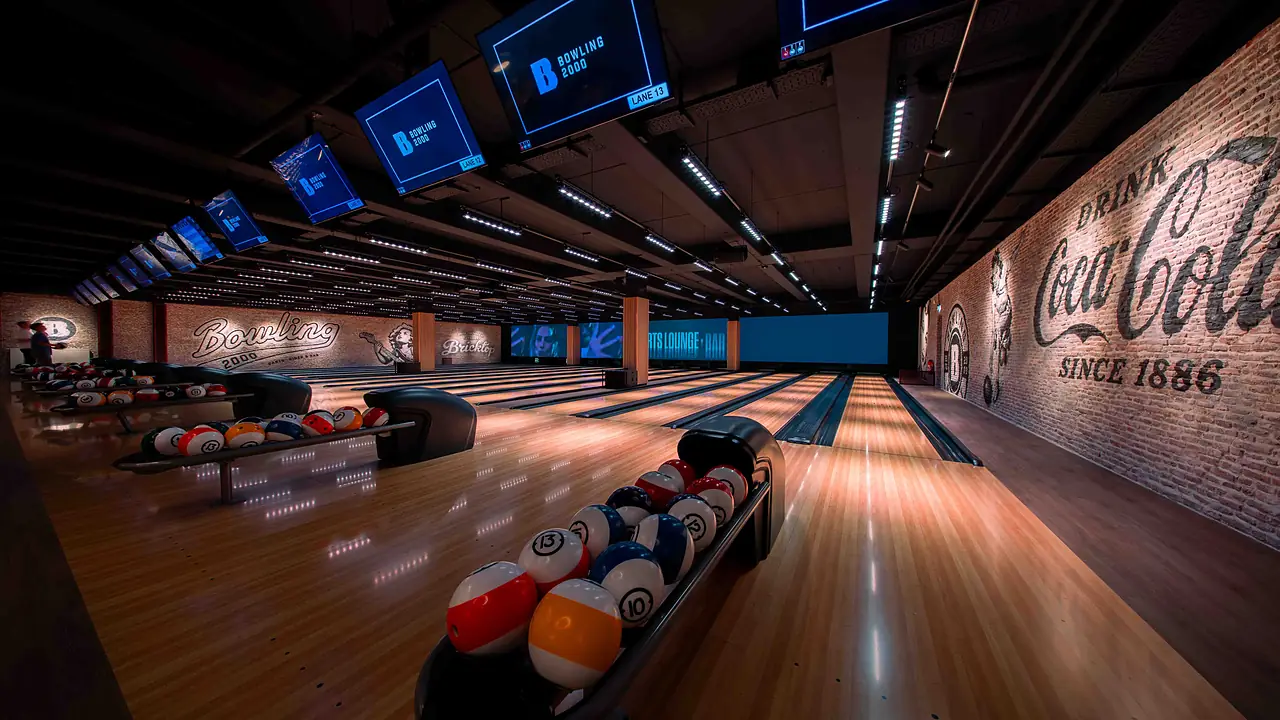 Bowlingbahnen mit Kugelrücklauf bei Bowling 2000